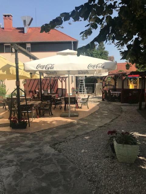 Vadasz Panzio Es Etterem Szombathely Luaran gambar